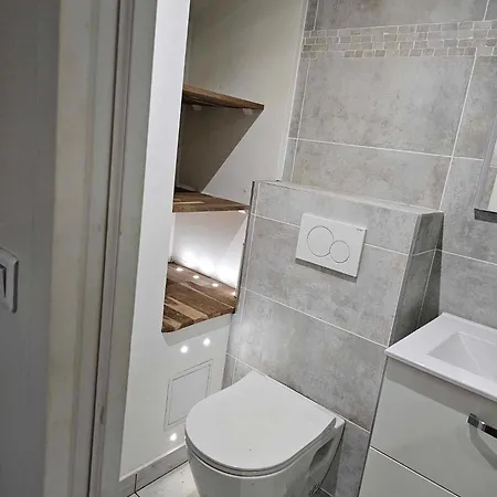 Un Petit Moderne Et Conviviale