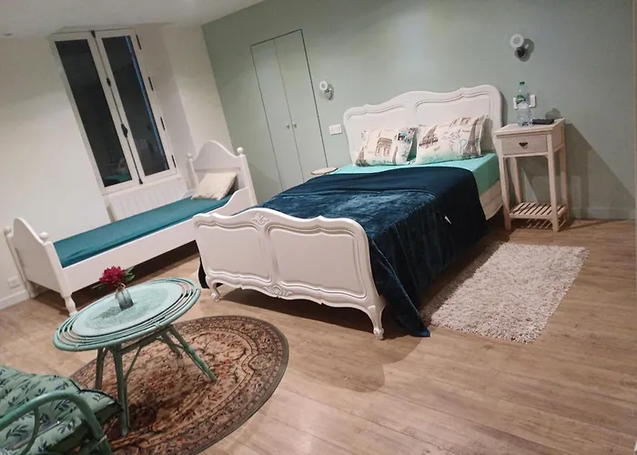 Un Petit Moderne Et Conviviale 3* Banville